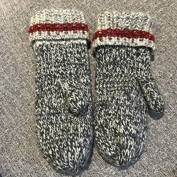 Roots ladies snood/mitts/pompom hat - Picture 5 of 9